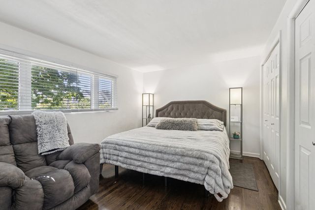 122 W HELEN Road, Palatine, IL 60067