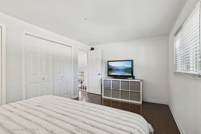 122 W HELEN Road, Palatine, IL 60067