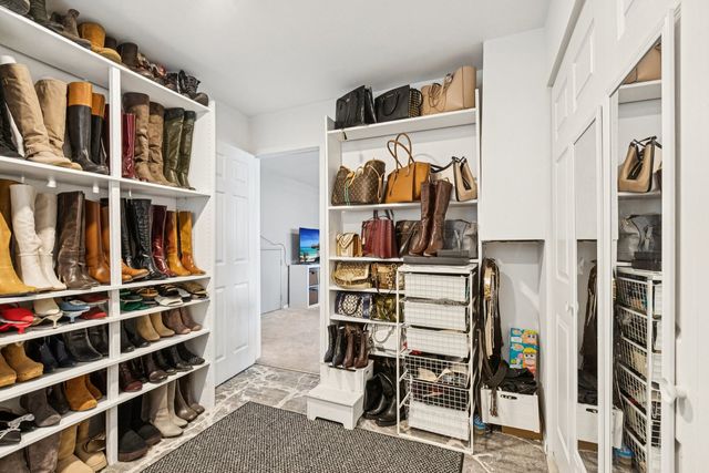 122 W HELEN Road, Palatine, IL 60067