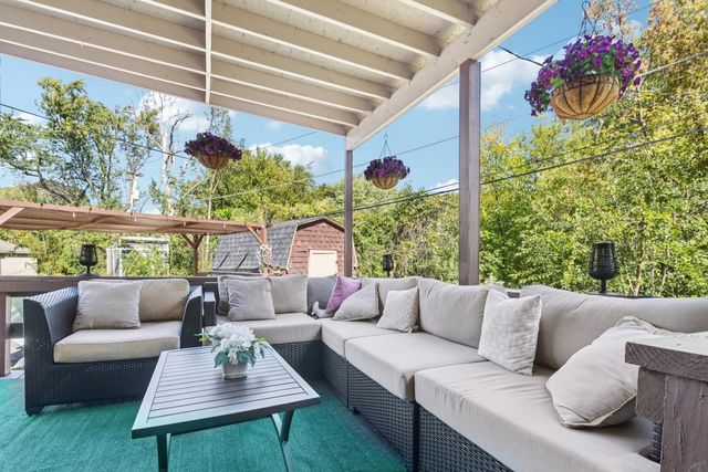 122 W HELEN Road, Palatine, IL 60067