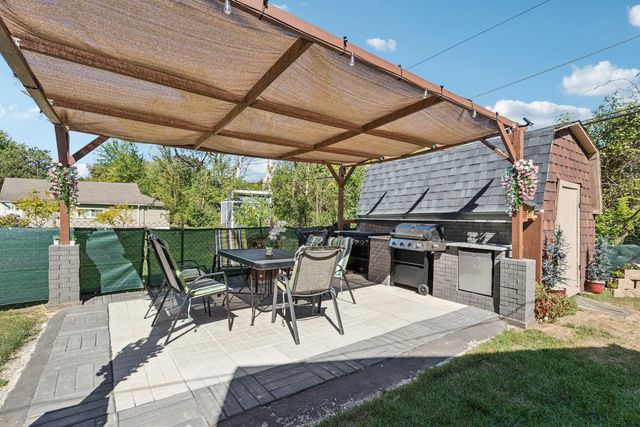 122 W HELEN Road, Palatine, IL 60067