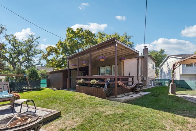 122 W HELEN Road, Palatine, IL 60067