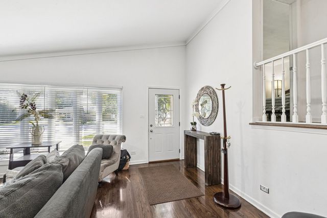 122 W HELEN Road, Palatine, IL 60067