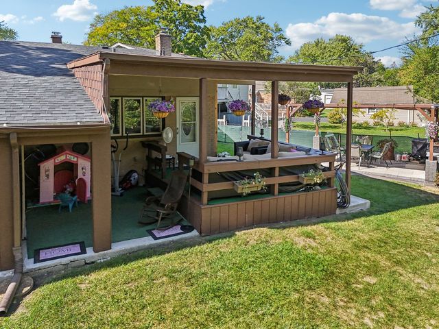 122 W HELEN Road, Palatine, IL 60067