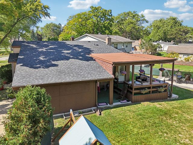 122 W HELEN Road, Palatine, IL 60067