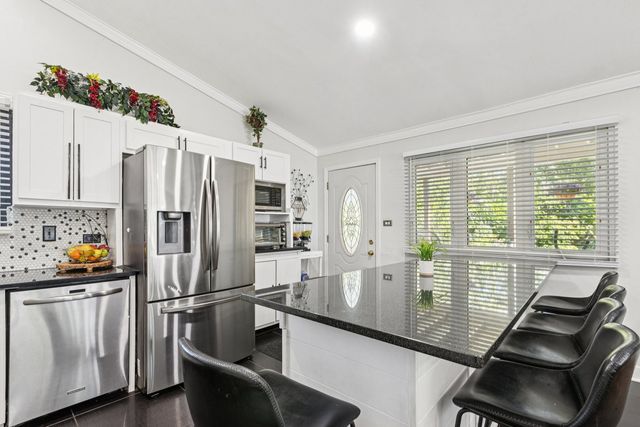 122 W HELEN Road, Palatine, IL 60067