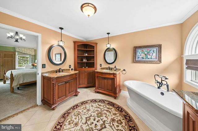 1830 PEAR CT, Fogelsville, PA 18051