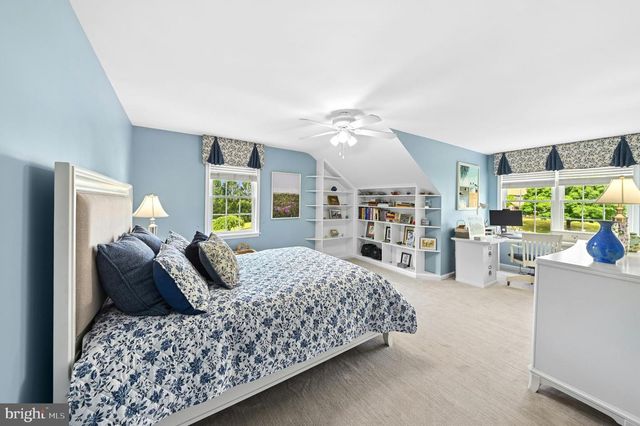 1830 PEAR CT, Fogelsville, PA 18051