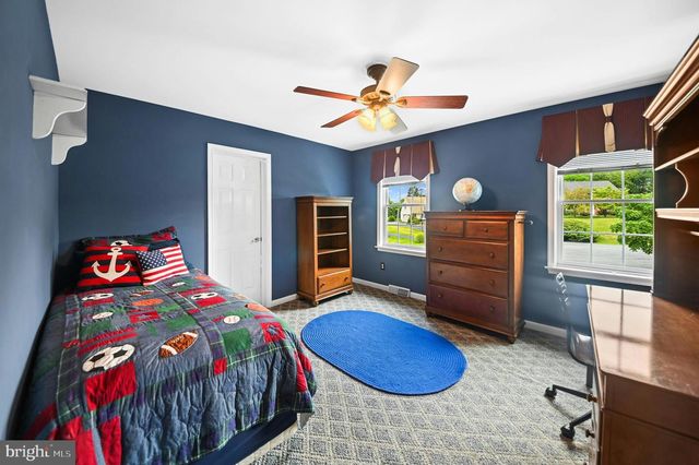 1830 PEAR CT, Fogelsville, PA 18051