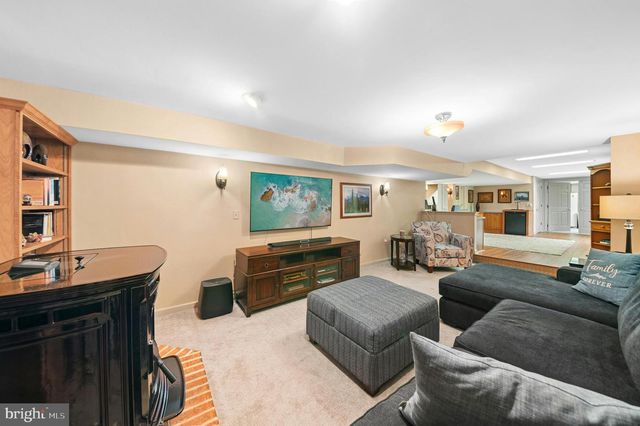 1830 PEAR CT, Fogelsville, PA 18051
