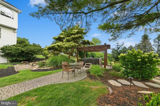 1830 PEAR CT, Fogelsville, PA 18051