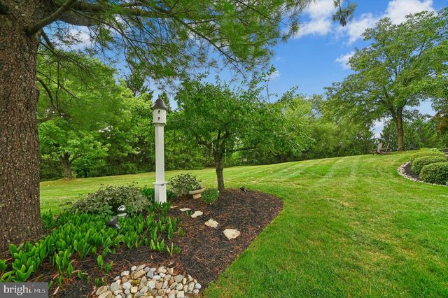 1830 PEAR CT, Fogelsville, PA 18051