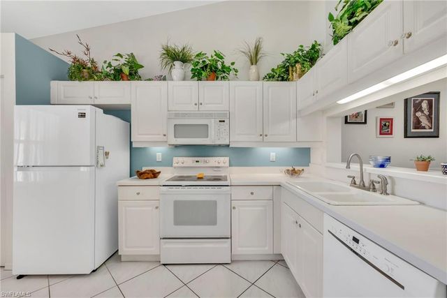 2469 Millcreek LN 204, Naples, FL 34119