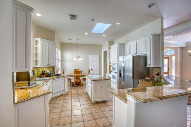 219 The Hills DR 5, The Hills, TX 78738