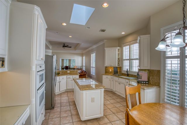 219 The Hills DR 5, The Hills, TX 78738