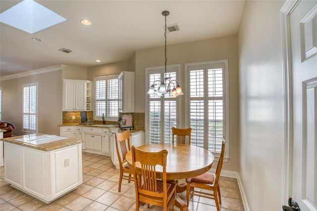 219 The Hills DR 5, The Hills, TX 78738