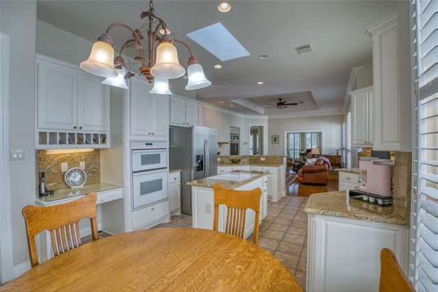 219 The Hills DR 5, The Hills, TX 78738