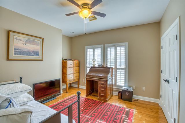 219 The Hills DR 5, The Hills, TX 78738