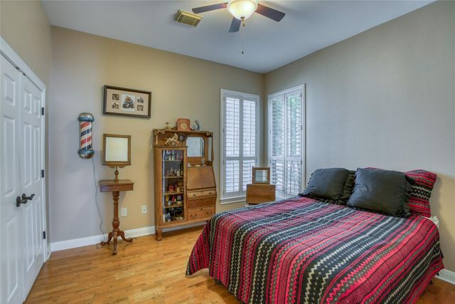 219 The Hills DR 5, The Hills, TX 78738