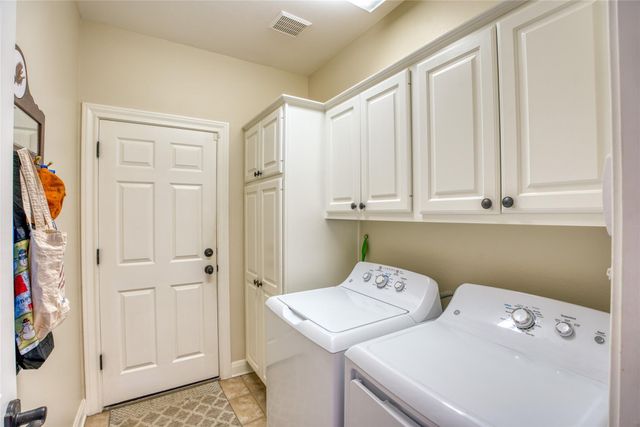 219 The Hills DR 5, The Hills, TX 78738