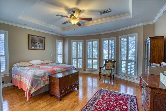 219 The Hills DR 5, The Hills, TX 78738