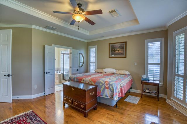 219 The Hills DR 5, The Hills, TX 78738