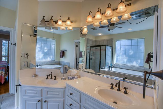 219 The Hills DR 5, The Hills, TX 78738