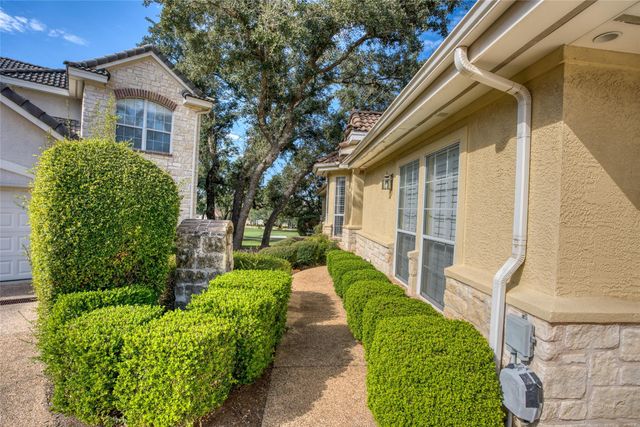 219 The Hills DR 5, The Hills, TX 78738