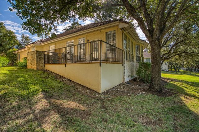 219 The Hills DR 5, The Hills, TX 78738