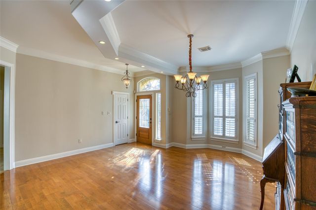 219 The Hills DR 5, The Hills, TX 78738