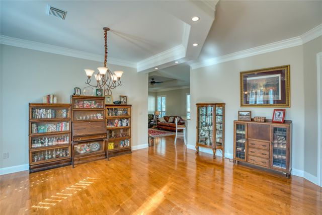 219 The Hills DR 5, The Hills, TX 78738