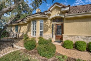 219 The Hills DR 5, The Hills, TX 78738