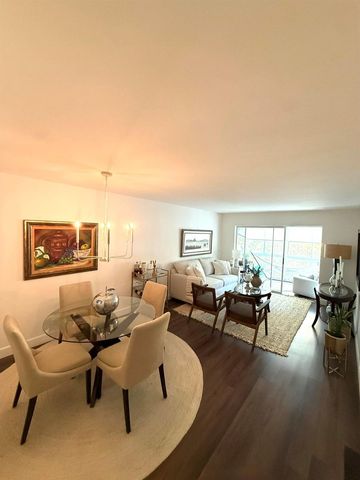 3170 Holiday Springs Boulevard 304, Margate, FL 33063