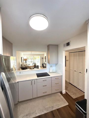 3170 Holiday Springs Boulevard 304, Margate, FL 33063