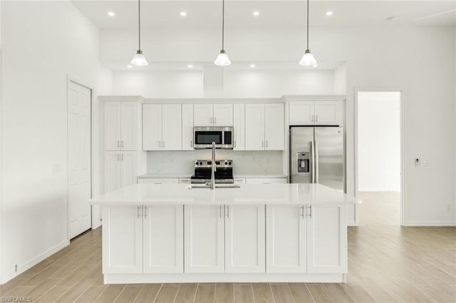 4817 Pelican BLVD, Cape Coral, FL 33914