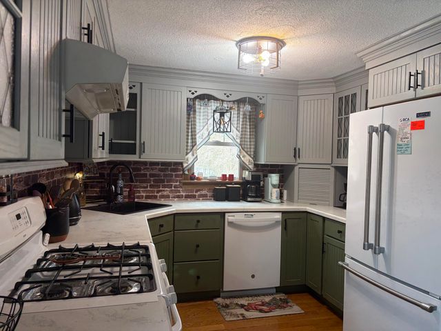 9 Bittersweet Road, East Falmouth, MA 02536