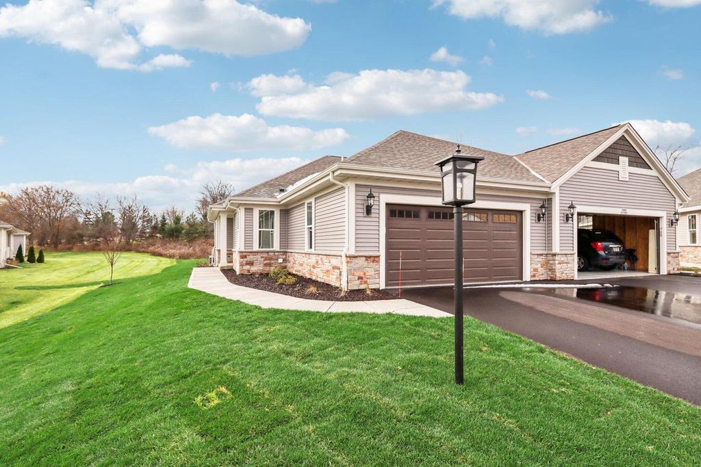 W204N17653 Laurel PLACE #501, Jackson, WI 53037