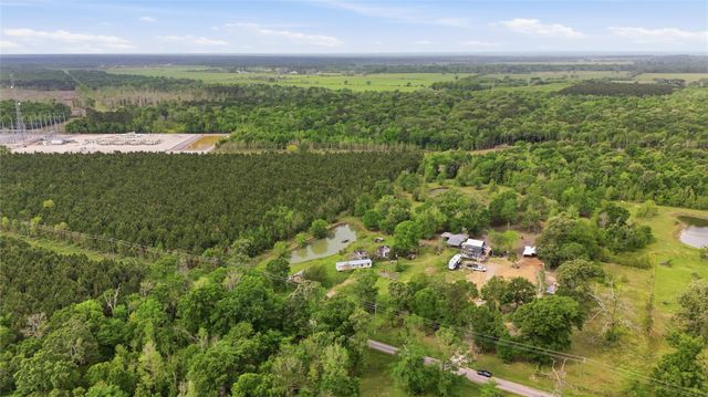 726 County Road 2078, Hull, TX 77564
