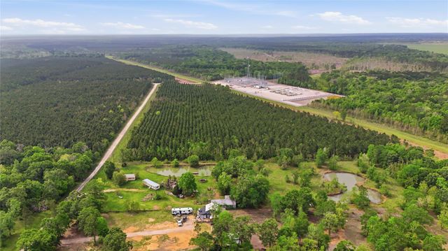 726 County Road 2078, Hull, TX 77564