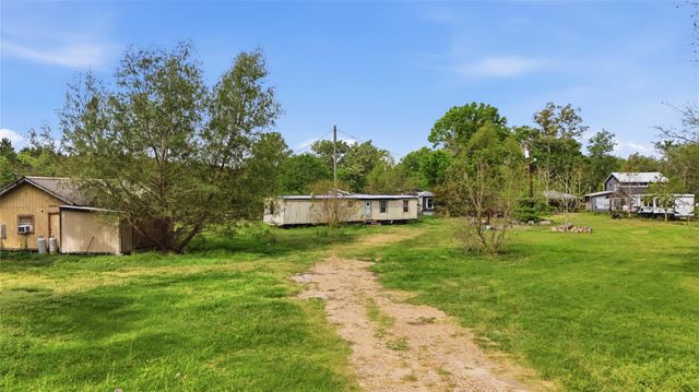 726 County Road 2078, Hull, TX 77564