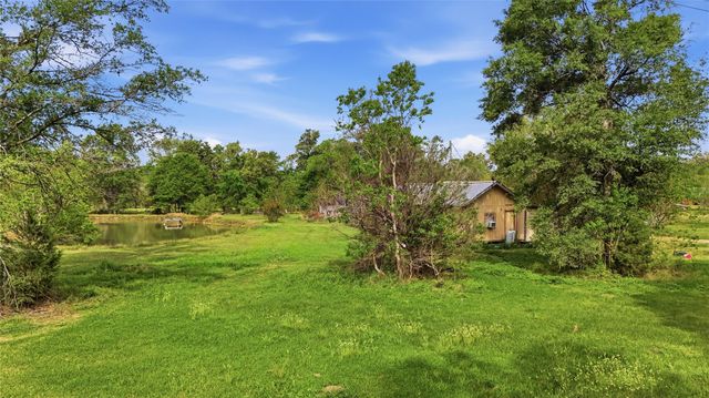 726 County Road 2078, Hull, TX 77564