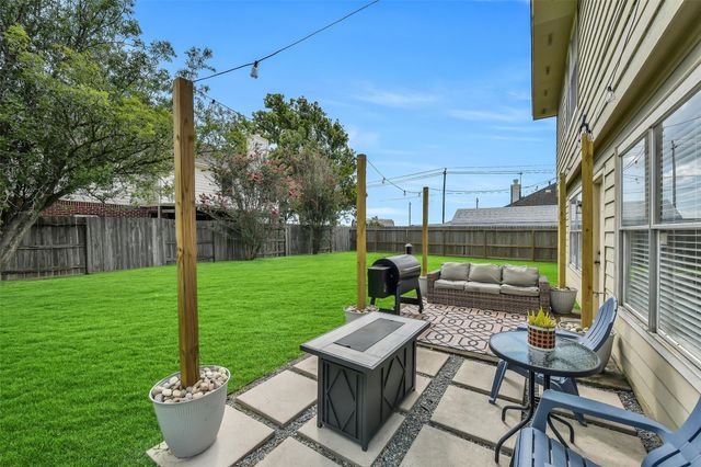 2903 Queen Victoria Street, Pearland, TX 77581