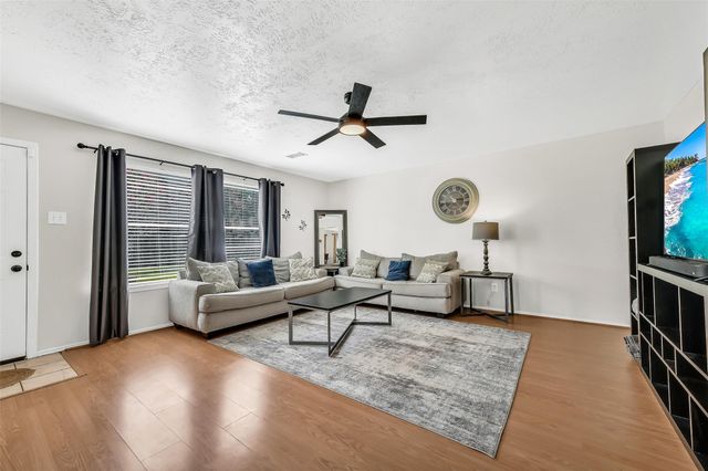 2903 Queen Victoria Street, Pearland, TX 77581