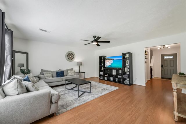 2903 Queen Victoria Street, Pearland, TX 77581
