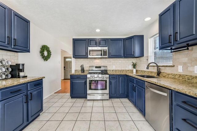 2903 Queen Victoria Street, Pearland, TX 77581