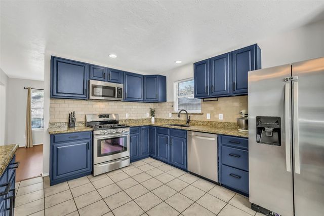 2903 Queen Victoria Street, Pearland, TX 77581