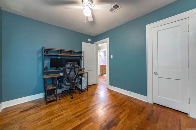 1114 Davis Street, Conway, AR 72034