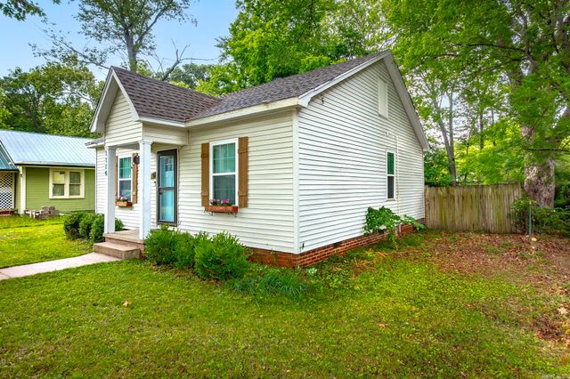 1114 Davis Street, Conway, AR 72034