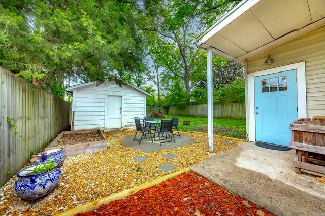 1114 Davis Street, Conway, AR 72034
