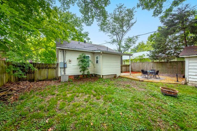1114 Davis Street, Conway, AR 72034